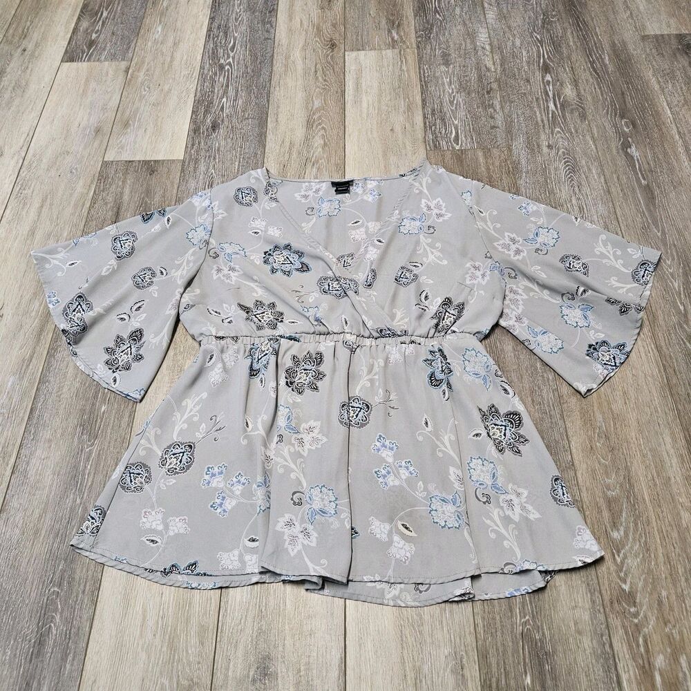 Torrid Flutter Sleeve Chiffon Tunic Blouse Top Grey Floral Women's 2X 2 Plus